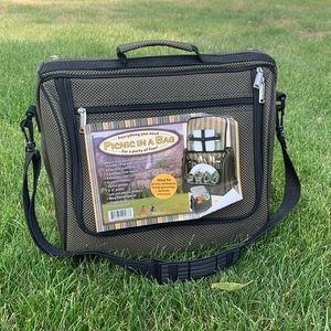 New with tags: Picnic cooler bag